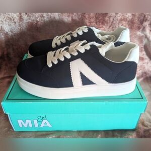 MIA Girl Sneakers Black & White Size 7.5 Women's